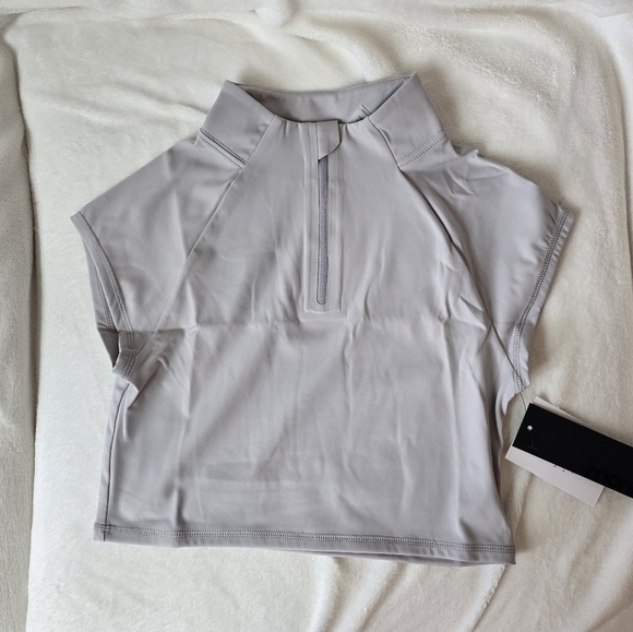 Mono B Tops - NWT Mono B Athletic Short Sleeve Top